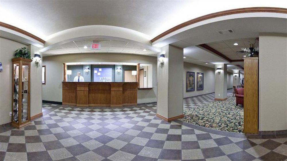 Holiday Inn Express Hotel & Suites Columbus By Ihg Exterior foto