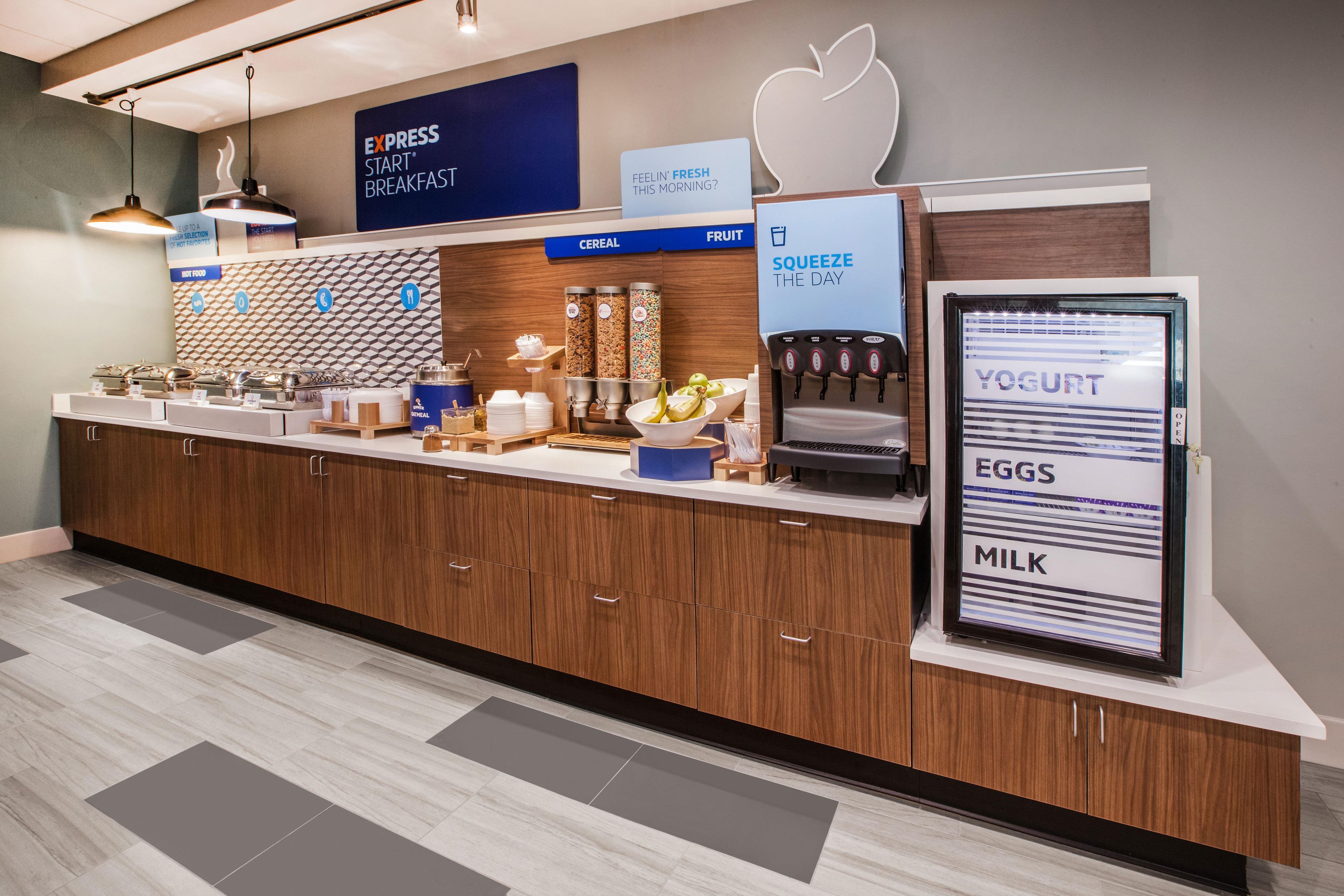 Holiday Inn Express Hotel & Suites Columbus By Ihg Exterior foto